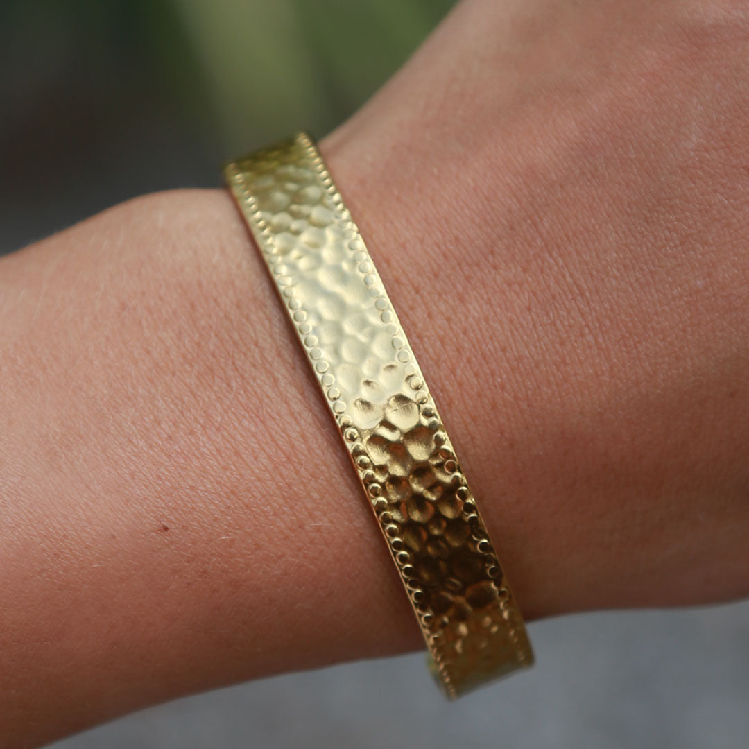 Bracelet en or martelé