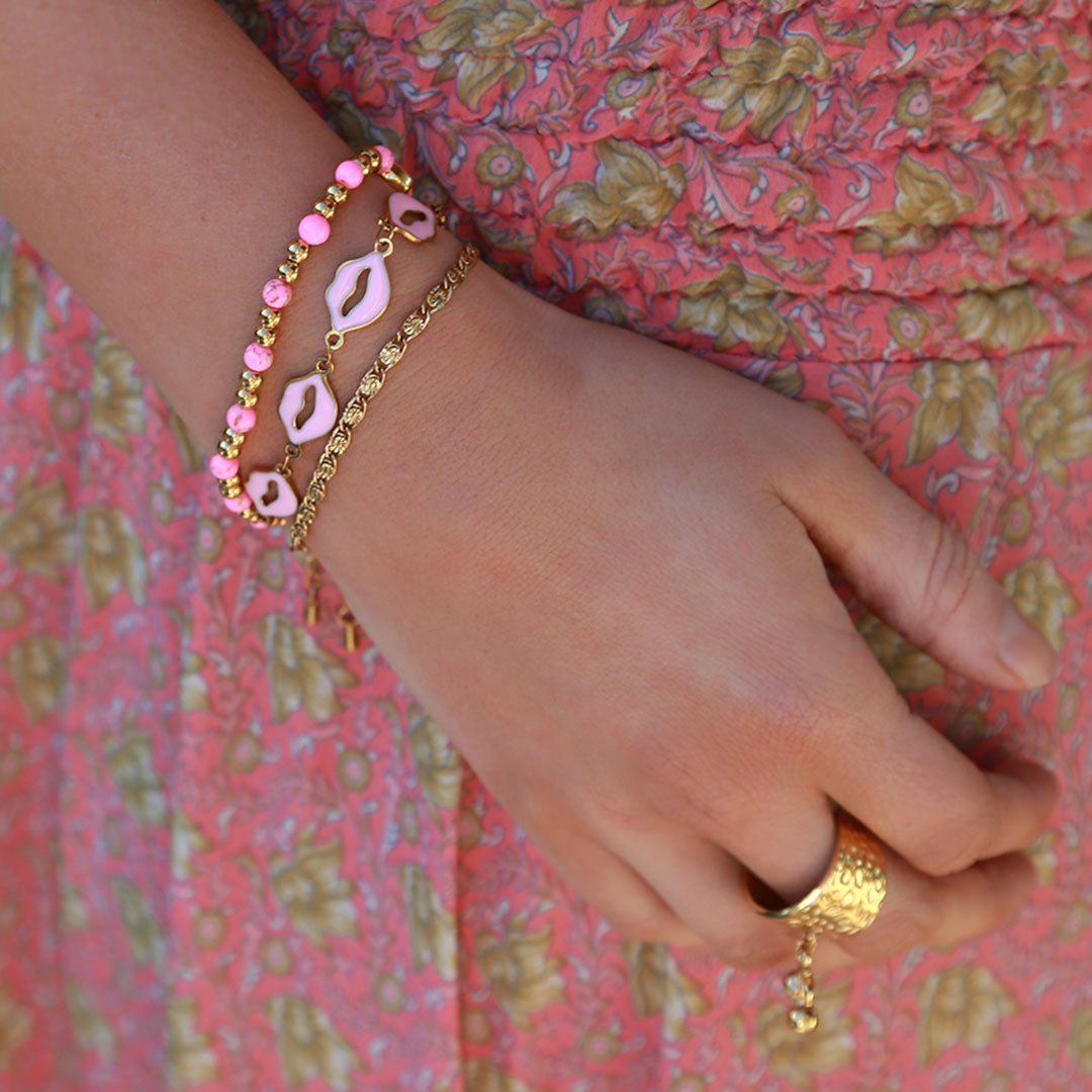 Armband pink lips goud
