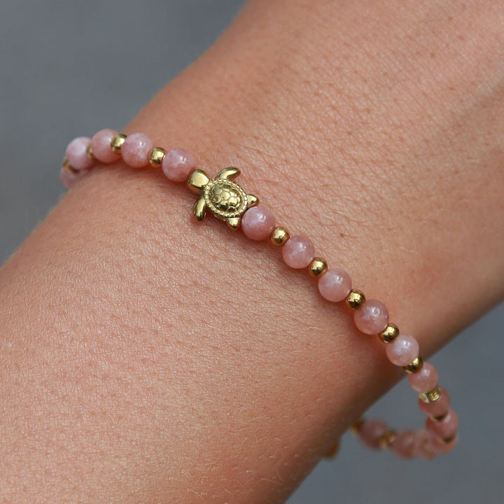 Bracelet en quartz hématite avec pierre précieuse en forme de tortue