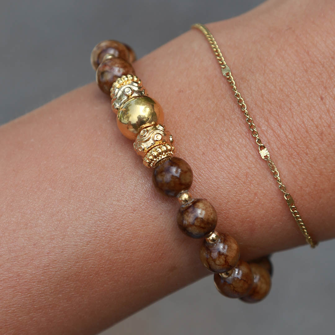 Bracelet boule dorée et pierre brune