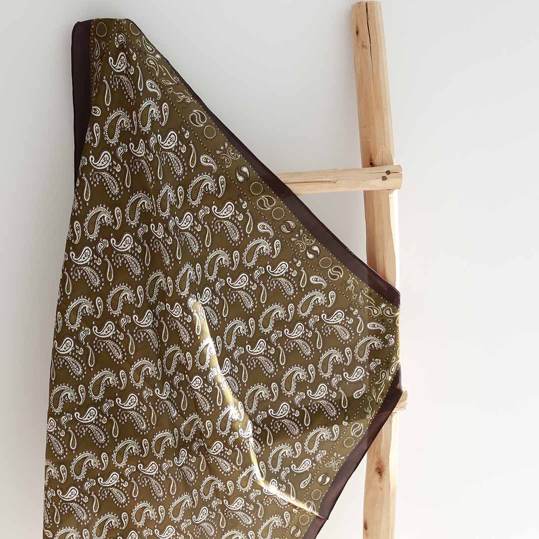 Bandana Schal mit olivgrünem Paisley-Muster