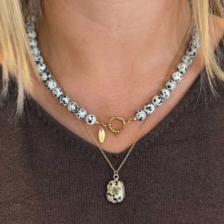 Collier en or avec pierre dalmate