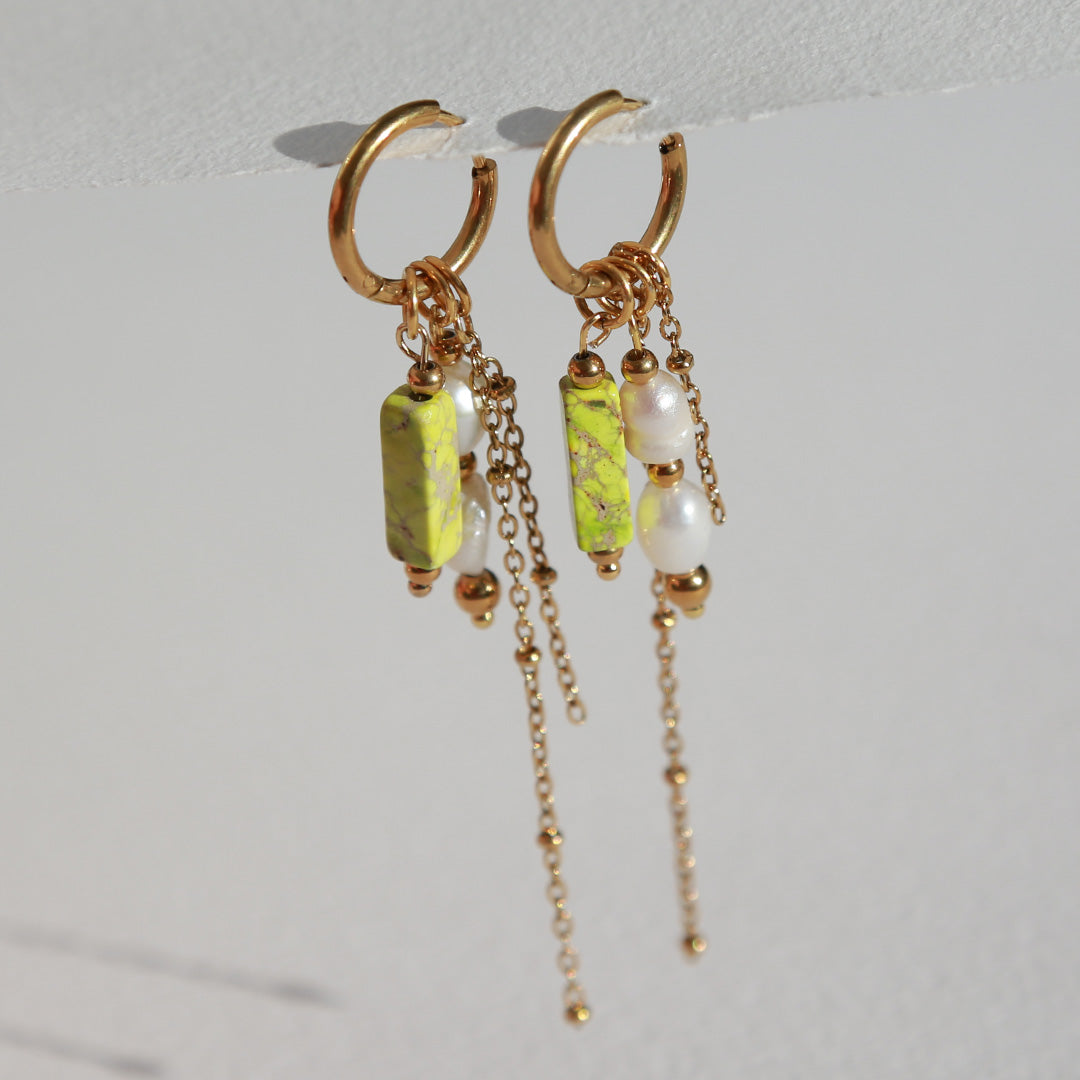 Boucles d'oreilles en or perle et pierre vert citron