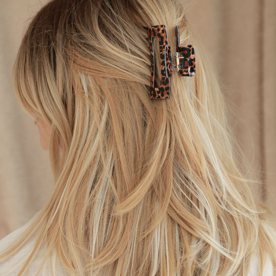 Pince à cheveux léopard foncé