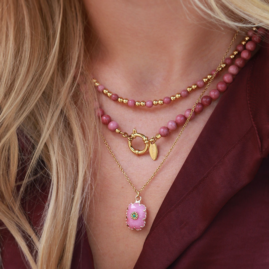 Collier en or avec pierre essentielle quartz rose