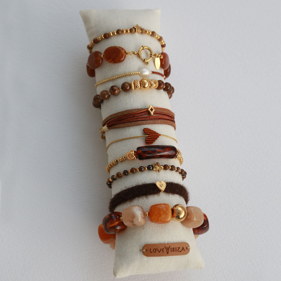 Display kussen armbanden bruin