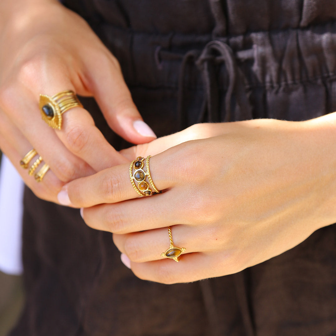 Bague en or à pois œil de tigre