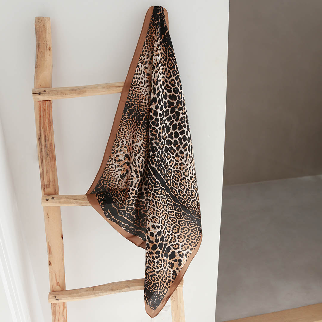 Satijnen bandana sjaal leopard