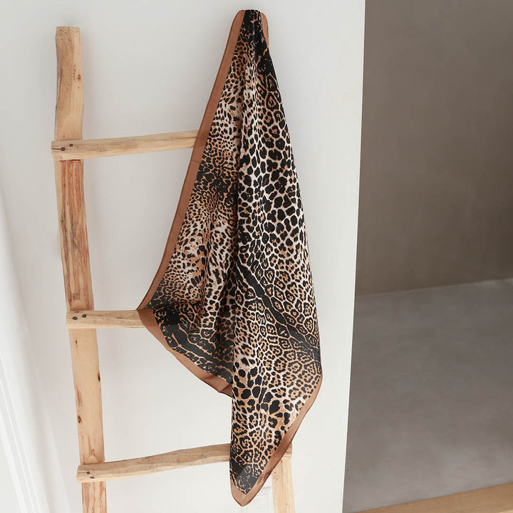 Satijnen bandana sjaal leopard